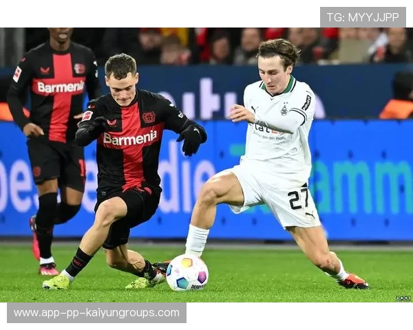 德甲快速切换攻防两端频繁导致体能分配困难，德甲比赛可以换几个人