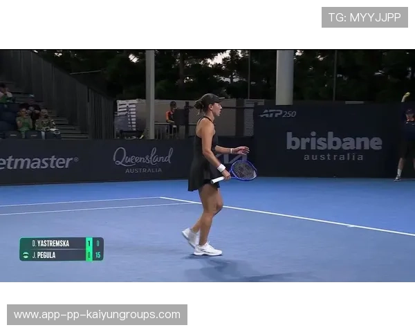 最佳倒地救球：网球场上的“神奇救球”瞬间