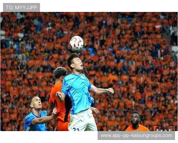 深圳新鹏城中场抢断后直塞，反击三秒完成射门