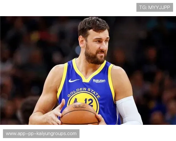 小球时代中锋在护筐与换防之间的决策博弈分析